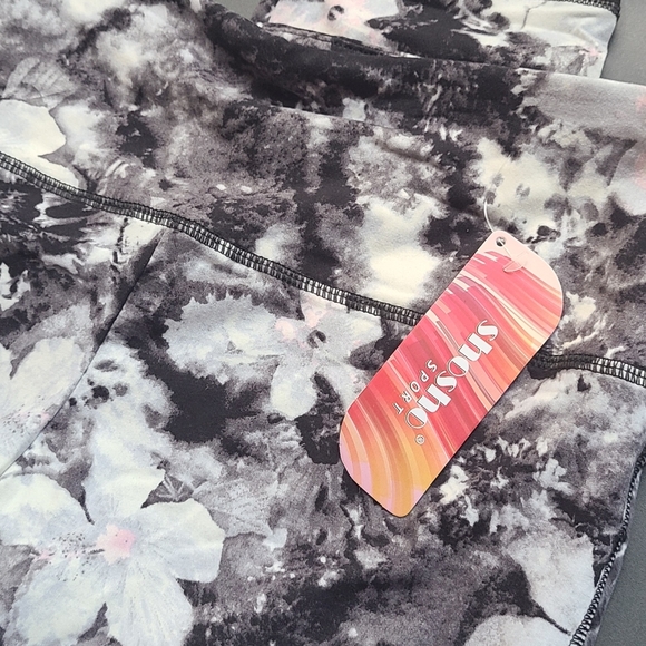 BLACK/GREY/PINK FLORAL MID-RISE LEGGING W/ STRAPPY MESH PANELS #7L18-02 - Picture 11 of 13